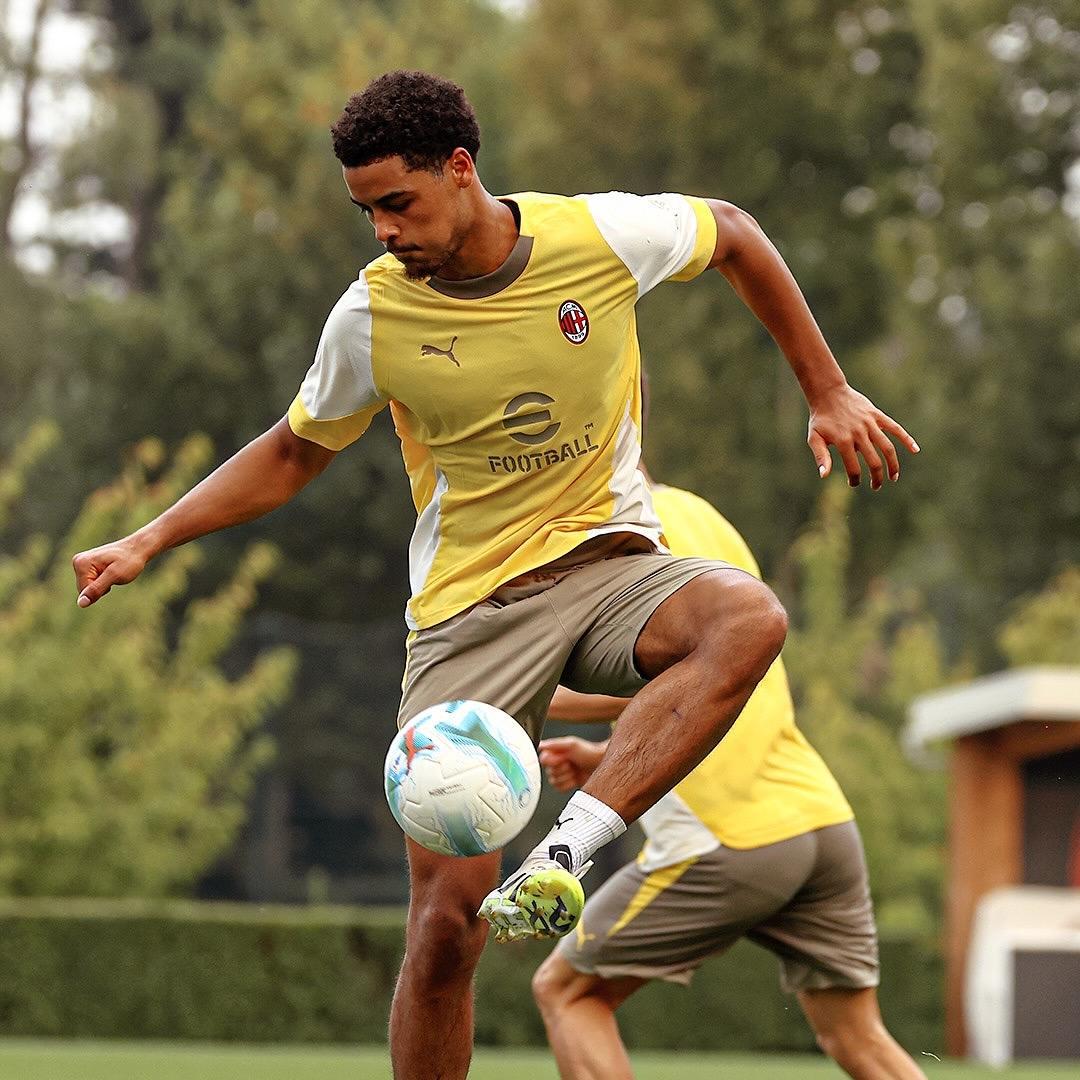 包含国际比赛日体能课后，国际米兰回应争议备战德甲，目标明确，临场指挥获称赞的词条-爱游戏